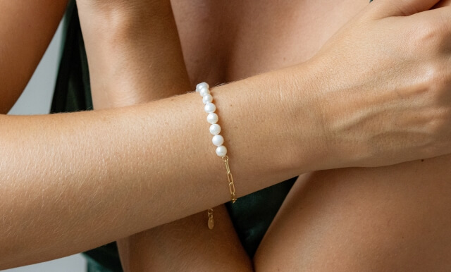 Dámské stříbrné náramky